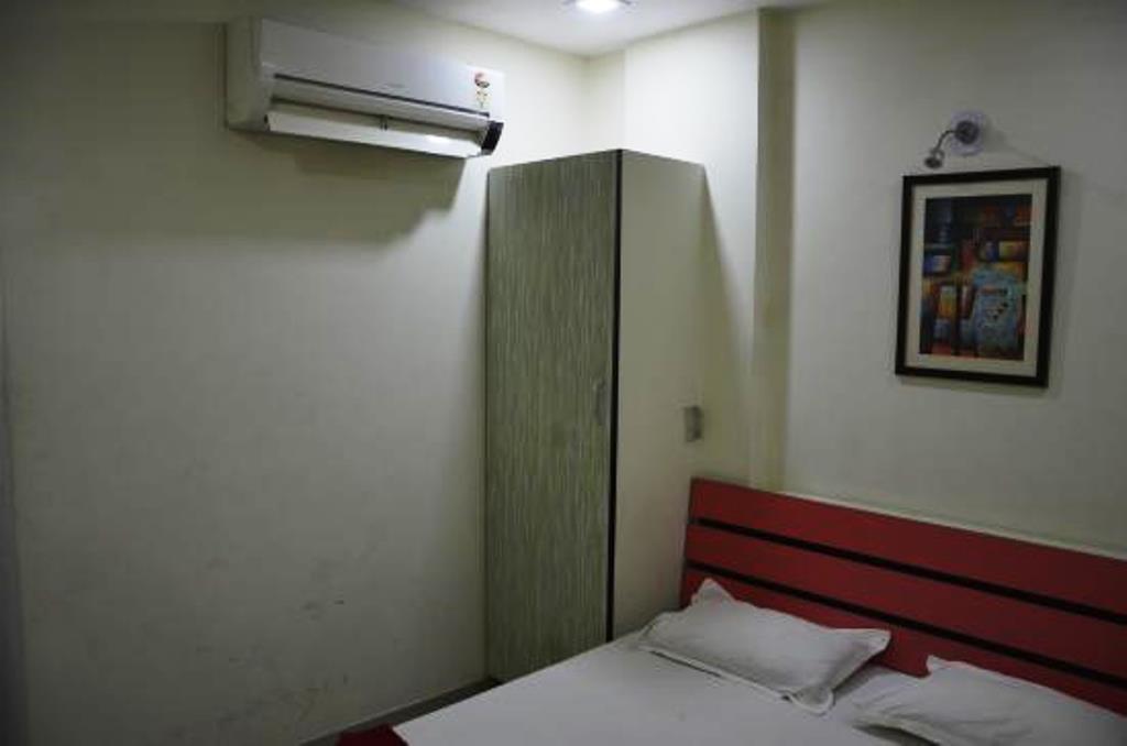 Hotel Royal Apple Ahmedabad Eksteriør bilde