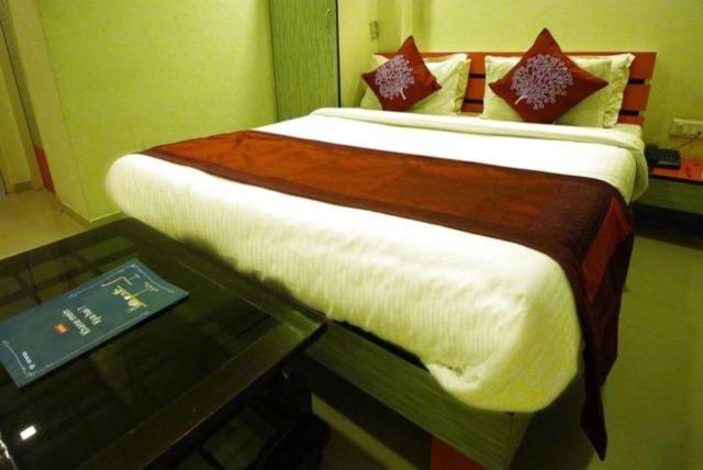 Hotel Royal Apple Ahmedabad Eksteriør bilde
